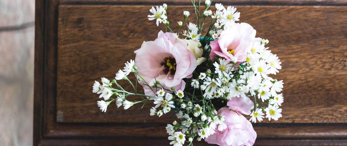 Blumenstrauß als Bestattungsschmuck